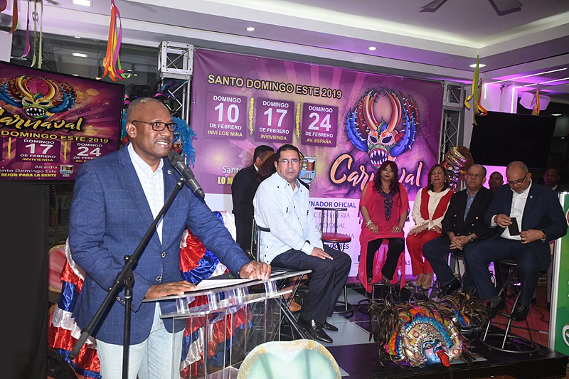 Alfredo Martínez anuncia celebración del Carnaval Santo Domingo Este 2019