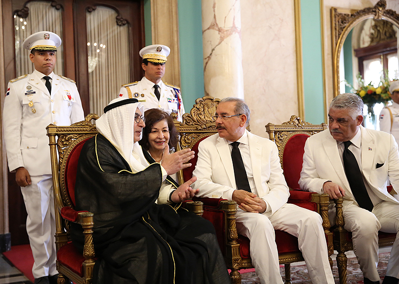 Danilo Medina recibe cartas credenciales de nuevos embajadores