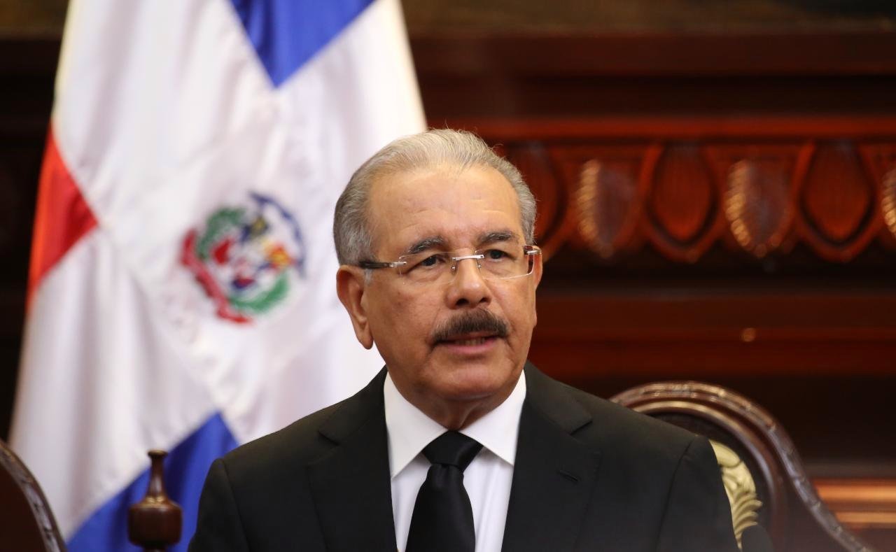 Danilo Medina dispone aumento salarios sector público y pensiones a partir del primero de abril