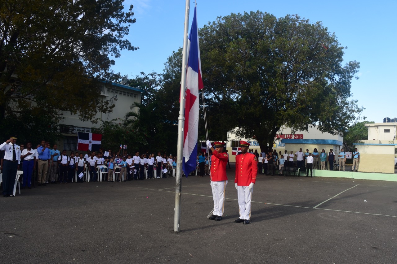 ASDE realiza izamiento de bandera por el natalicio de Matías Ramón Mella