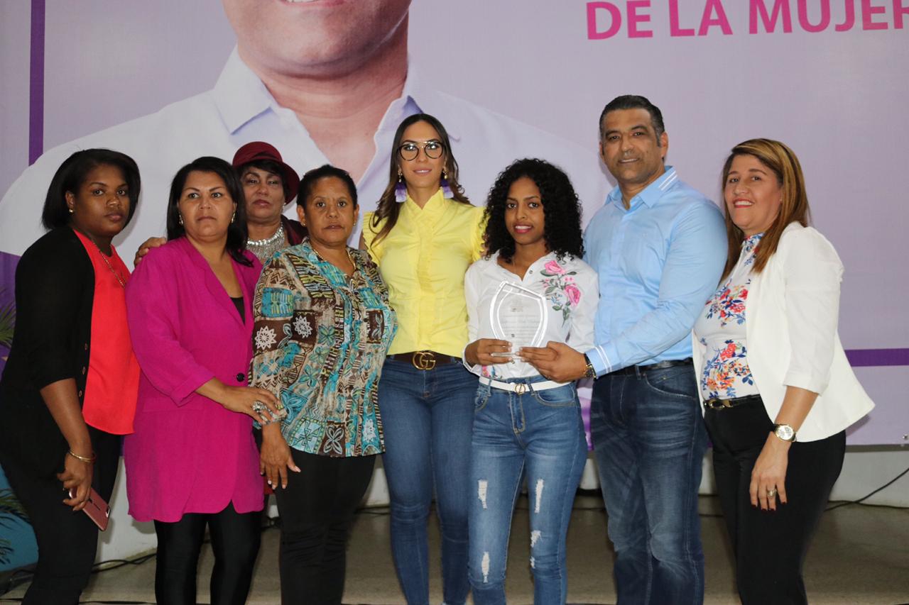 Luis Alberto respalda lucha de las mujeres por la igualdad
