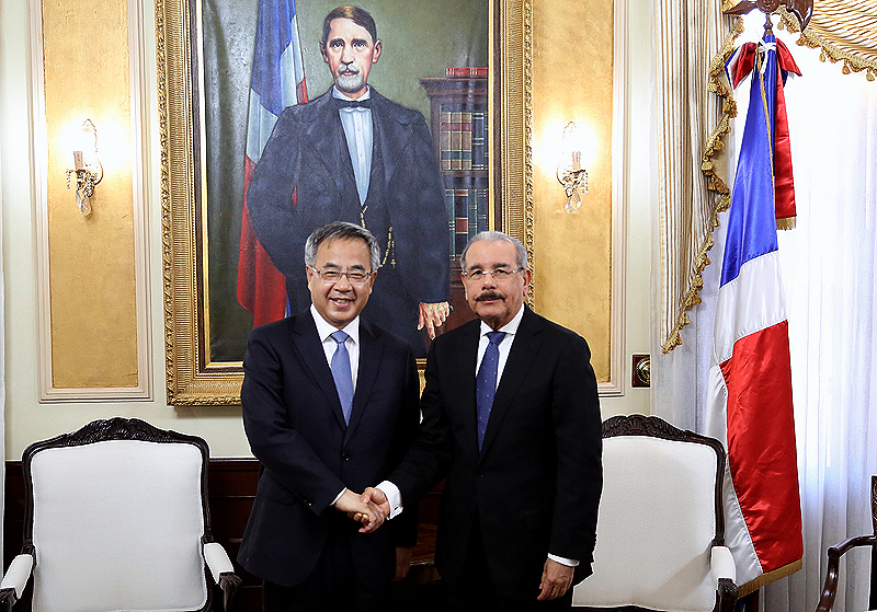 Vicepremier de China visita presidente dominicano