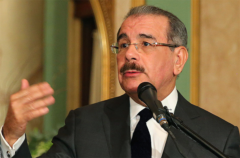 Danilo Medina envía un abrazo de felicitación a los hombres y mujeres dedicados a informar