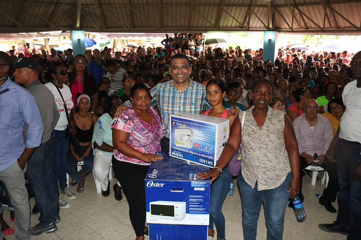 Luis Alberto celebra en grande el Día de las Madres