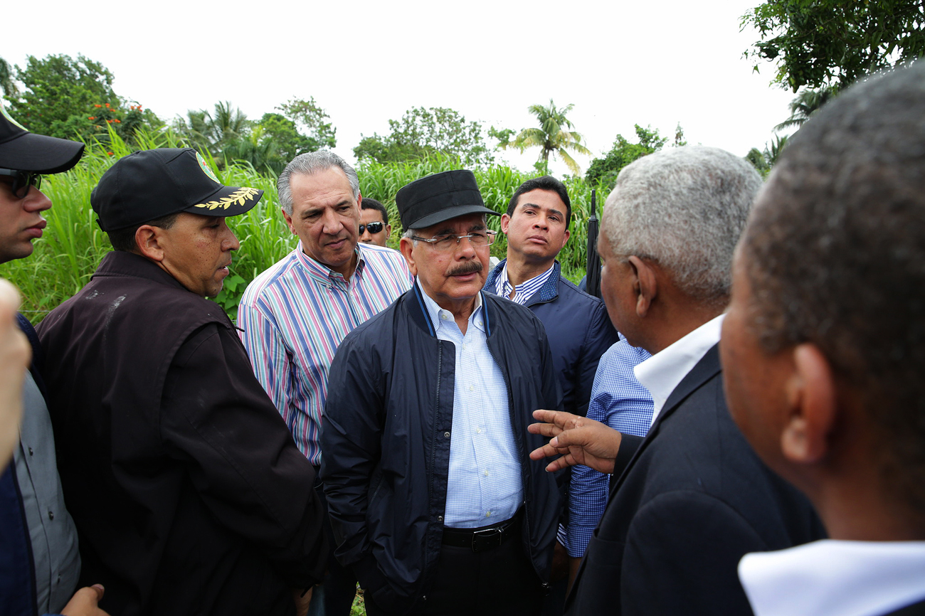 Danilo Medina se reúne con comunitarios de Sabana Perdida