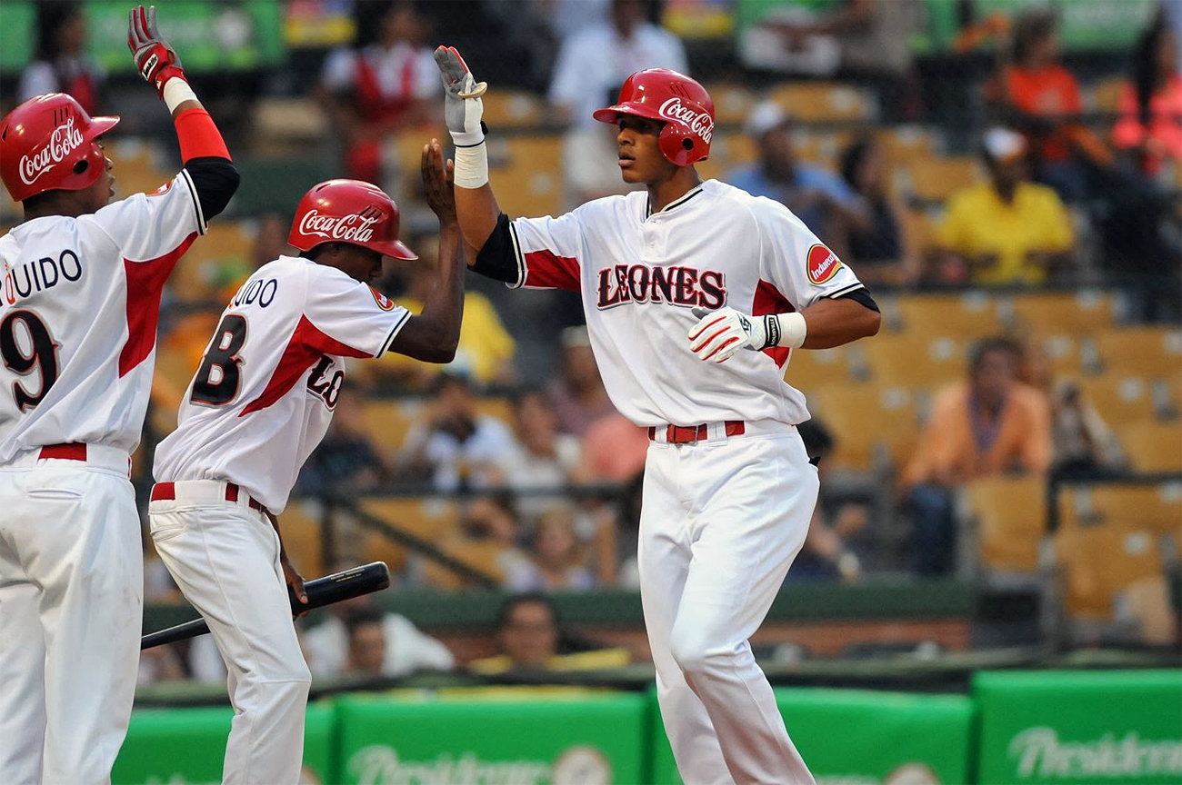 Video desvela indisciplina en el dugout de los Leones del Escogido