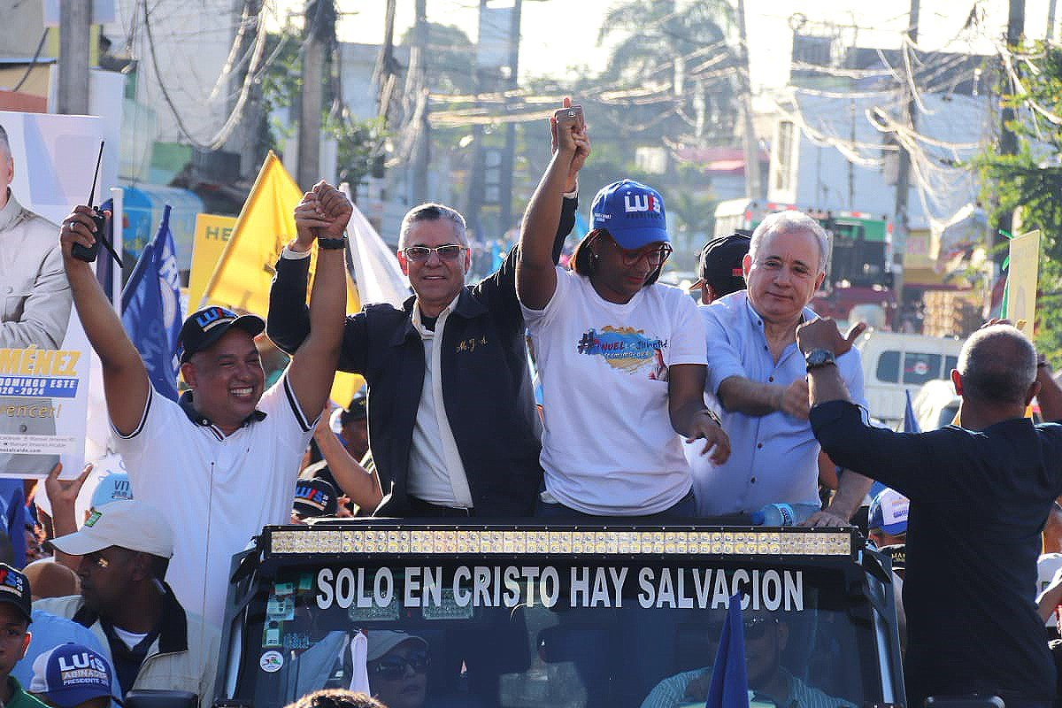 Manuel Jiménez encabeza marcha caravana