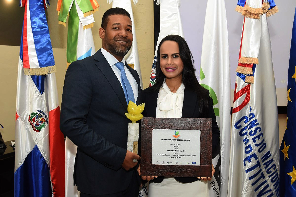 AES Dominicana recibe premio