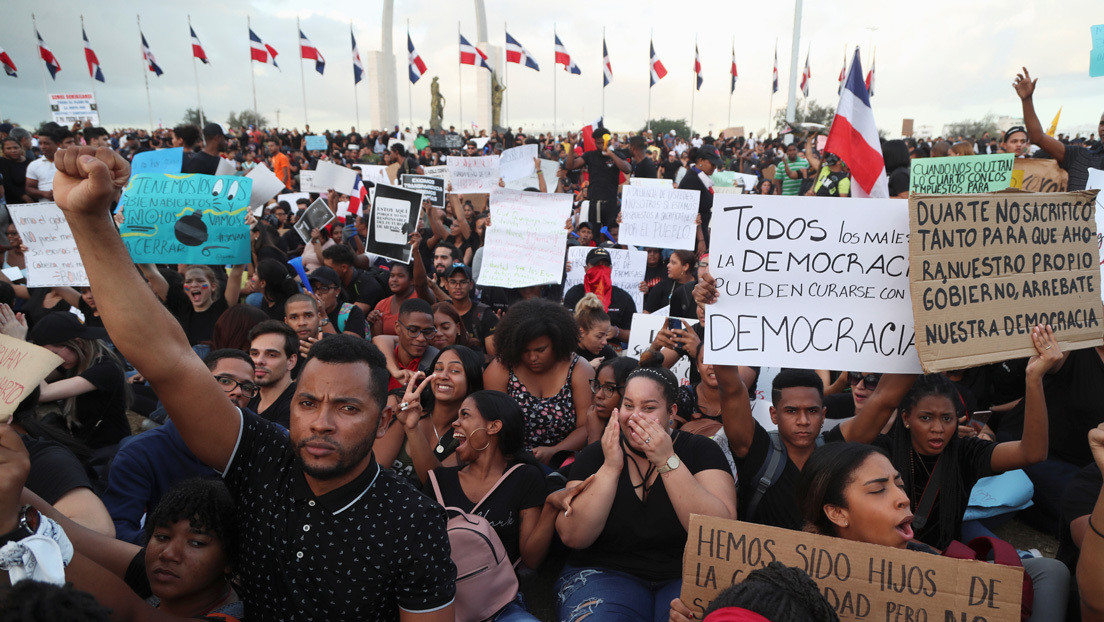 Continúan las protestas en República Dominicana por la suspensión de las elecciones