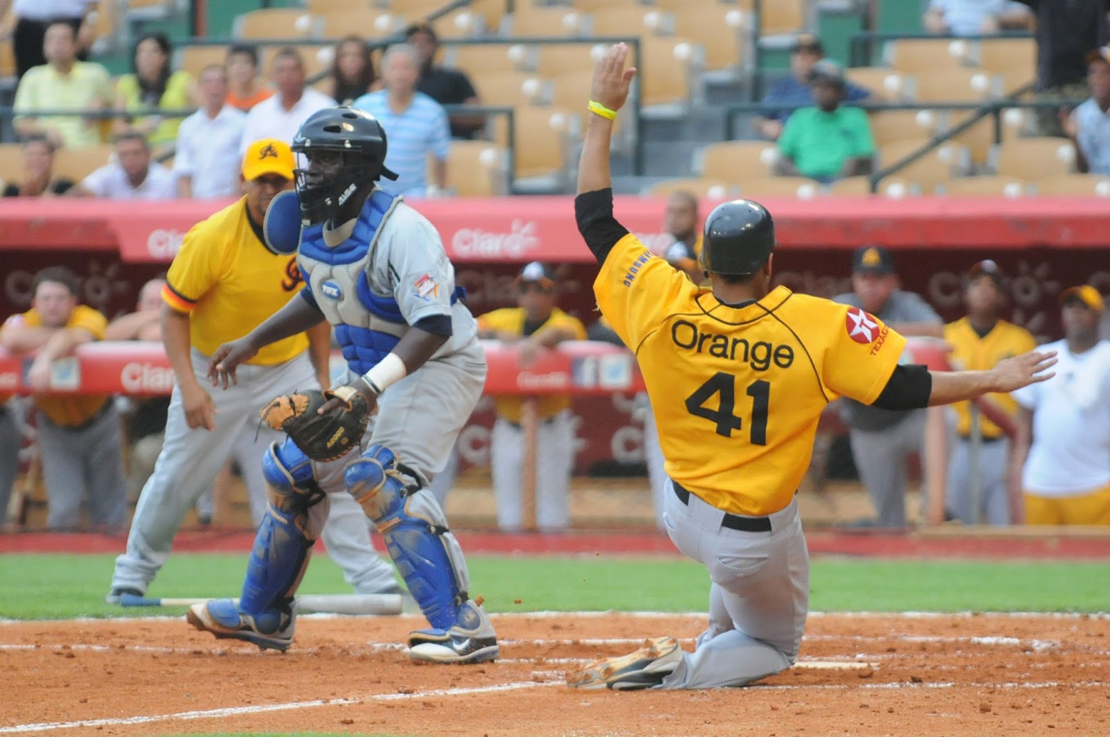 Vitelio Mejía dice torneo de béisbol iniciaría en noviembre