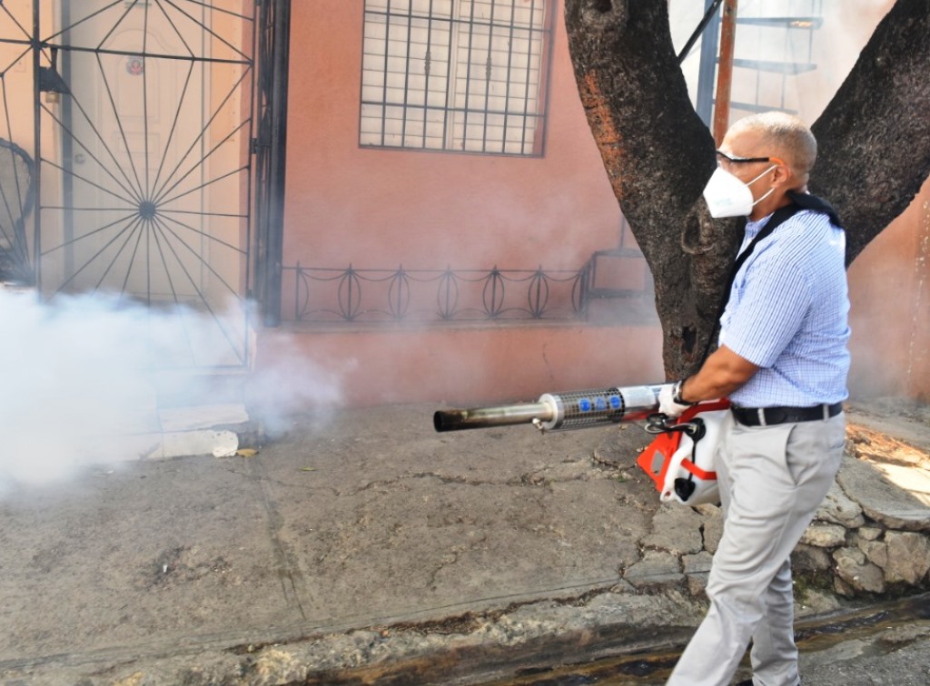 Joselito realiza operativo de fumigación