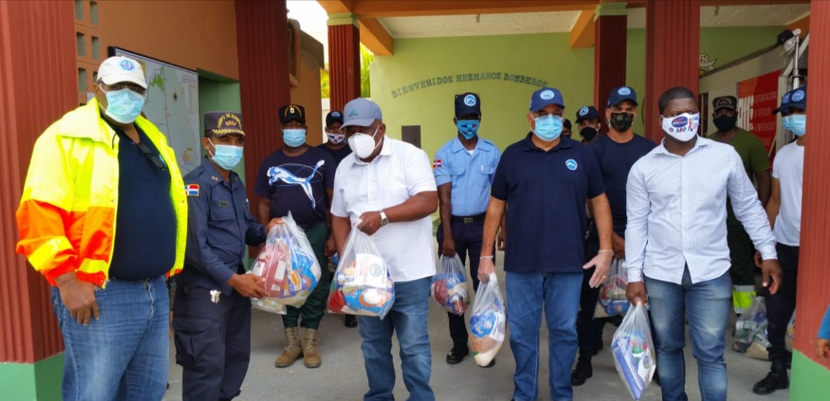 Pepén entrega cientos de raciones alimenticias al alcalde de San Luis y los bomberos