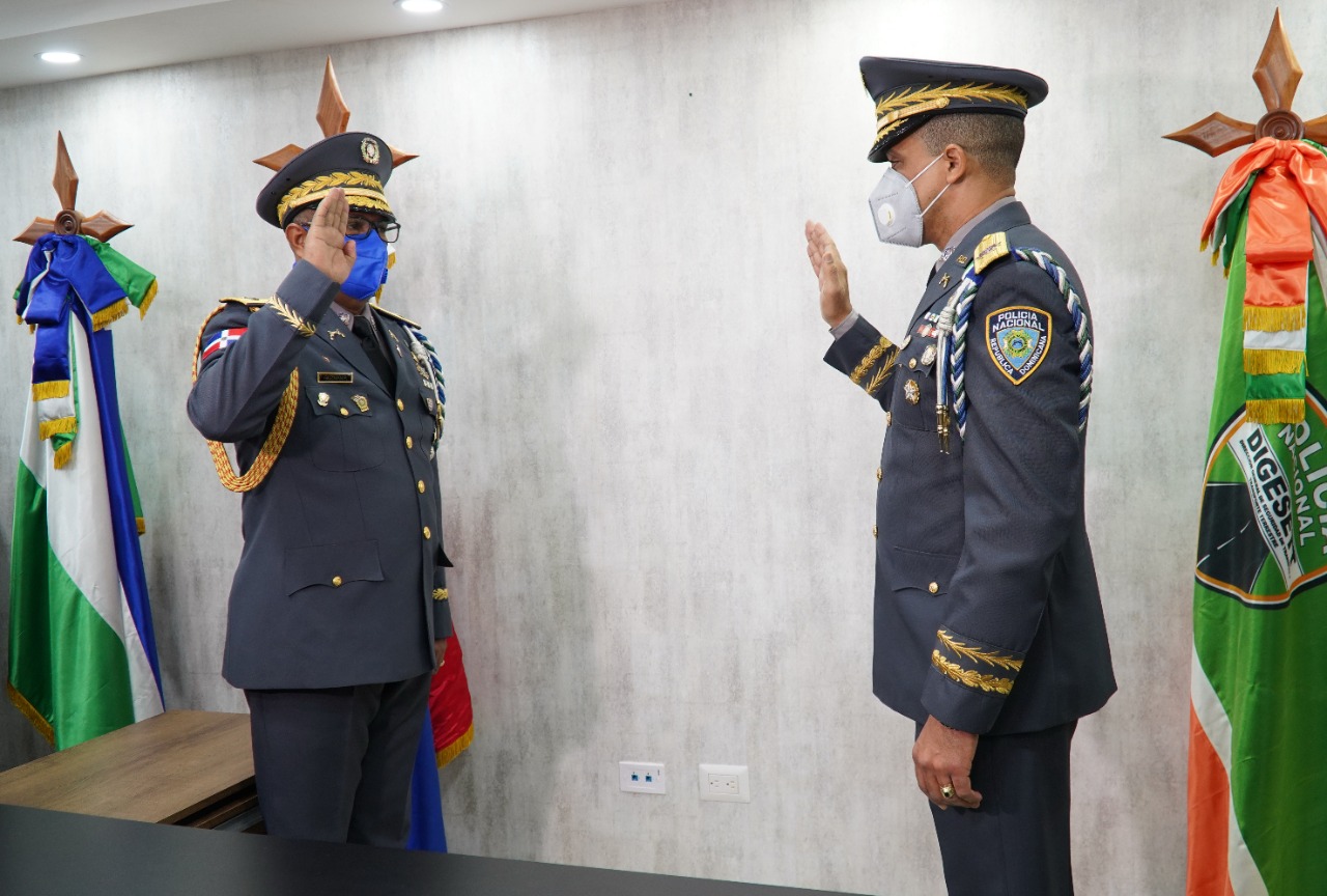 Director de la Policía Nacional posesiona al nuevo director de la DIGESETT