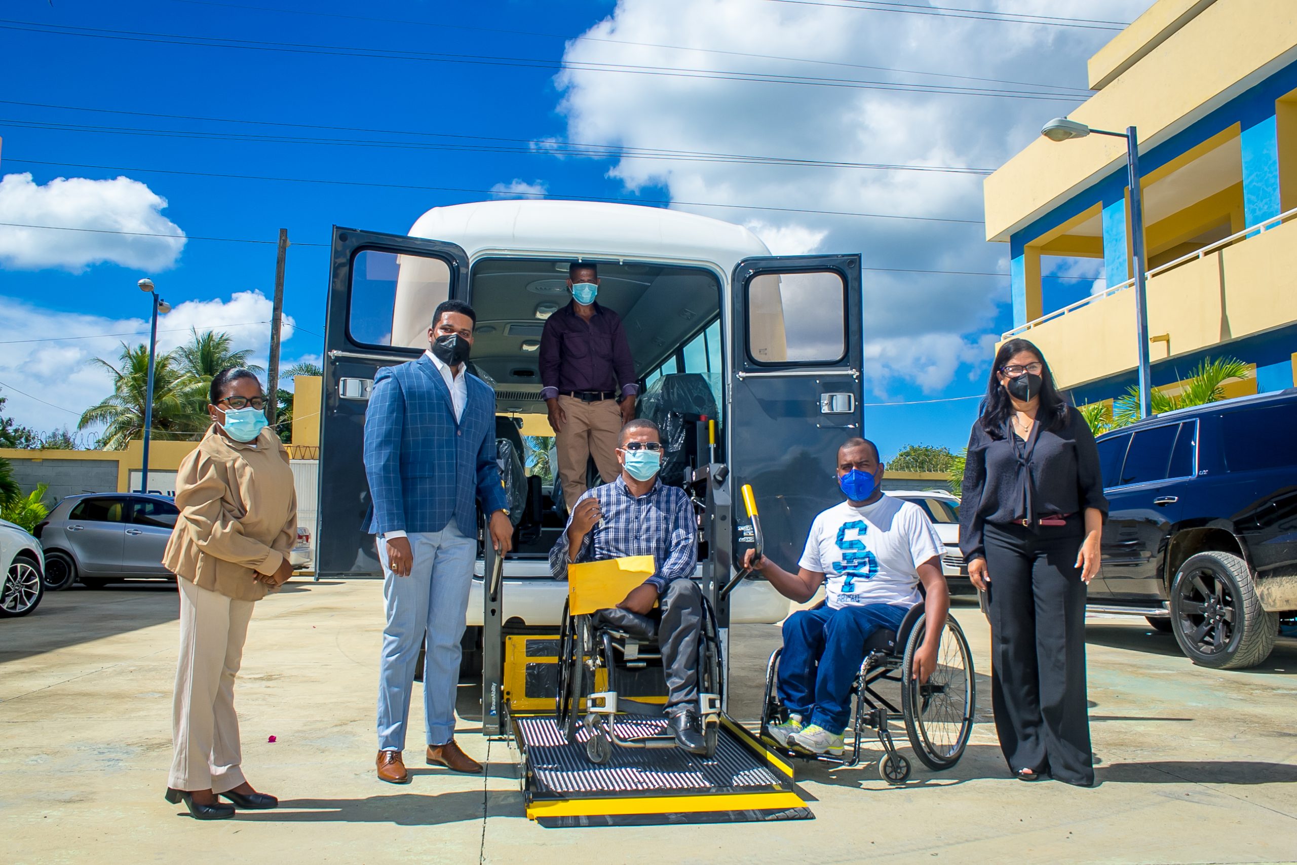 EnaDom dona autobús a discapacitados