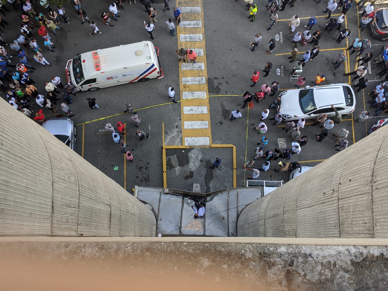 Hombre se lanza desde el piso 14 del edificio El Huacal