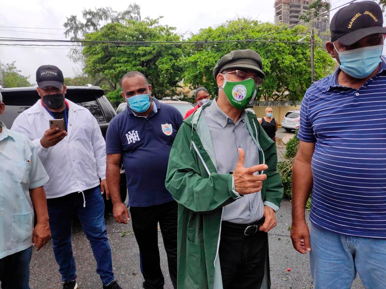 Lluvias destapan serios problemas de drenaje en Santo Domingo Este