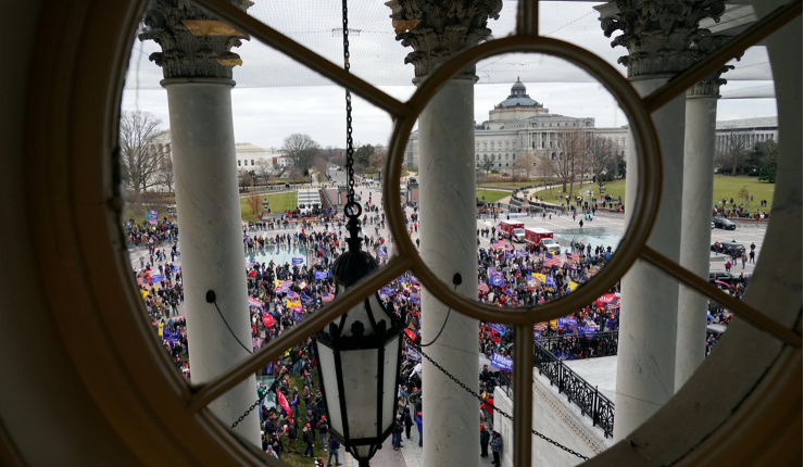 Decretan toque de queda en Washington DC