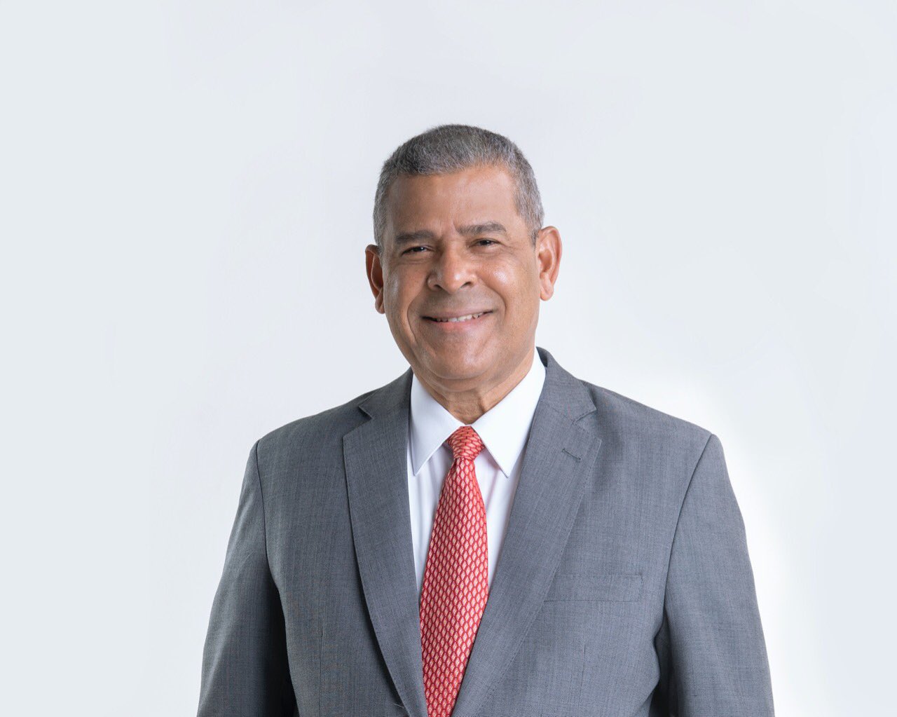 Ministro de Administración Pública asegura no habrá más cancelaciones de empleados públicos