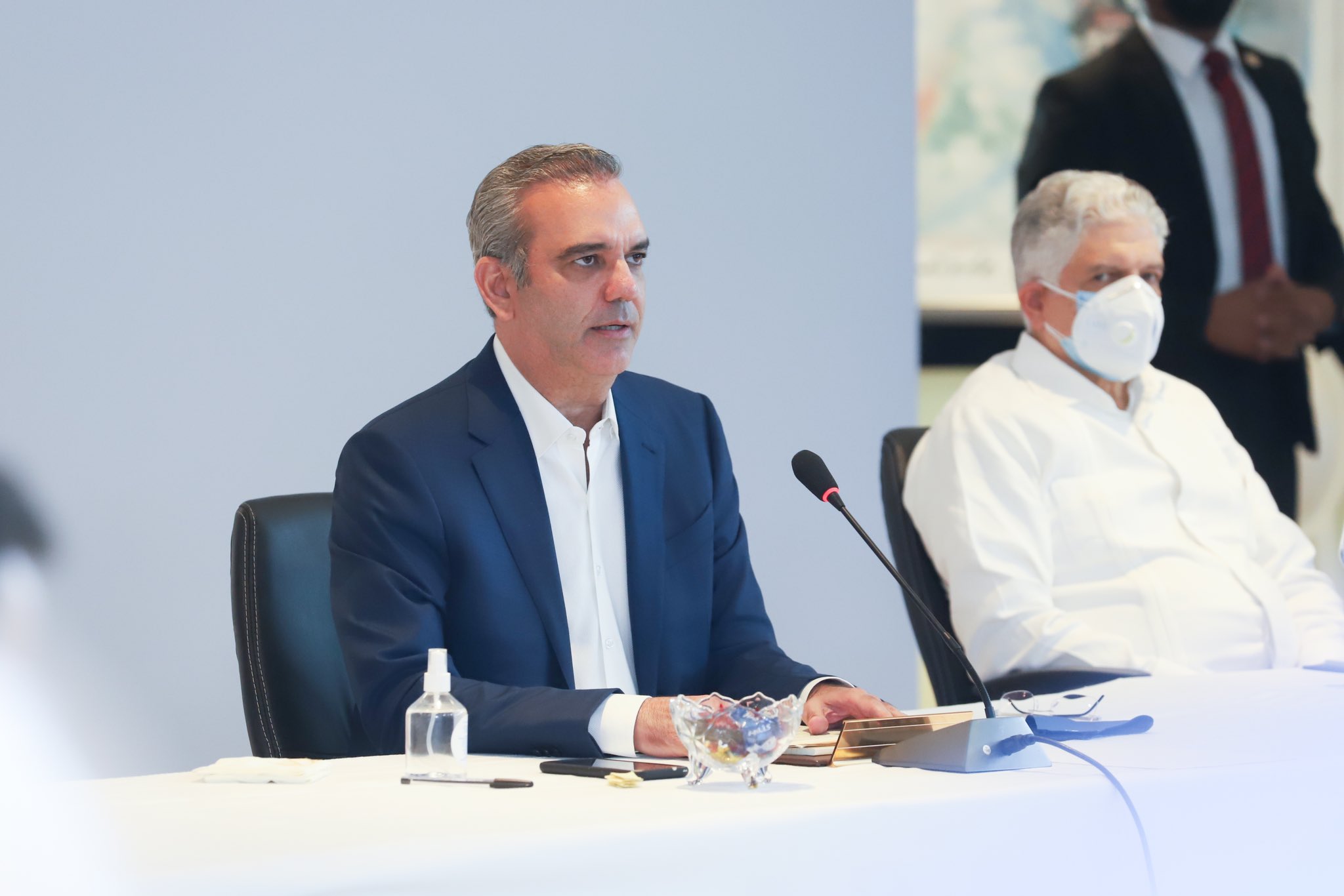 Presidente anuncia construcción de mercado, vertedero y una extensión de la UASD en SDE