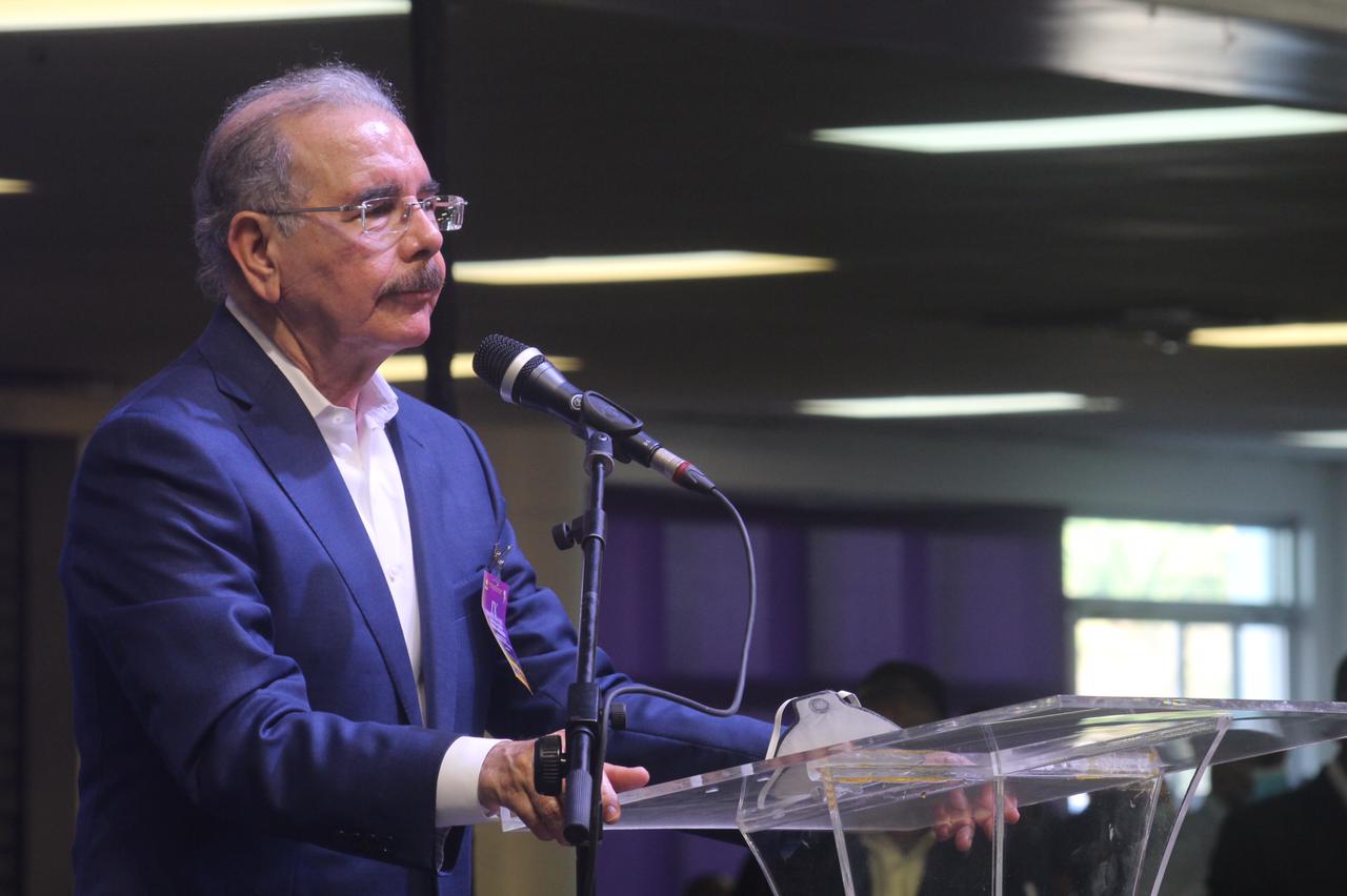 Danilo Medina es elegido presidente del PLD