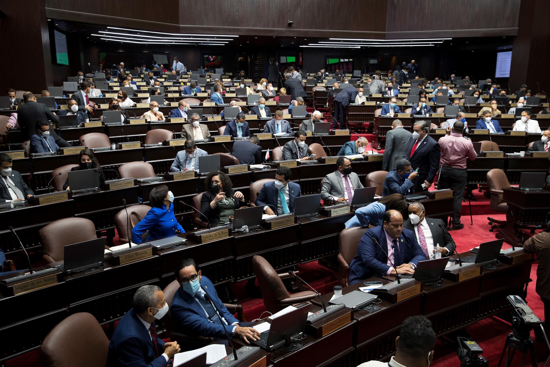 Diputados dominicanos aprueban nuevo Código Penal que permite el aborto en un caso