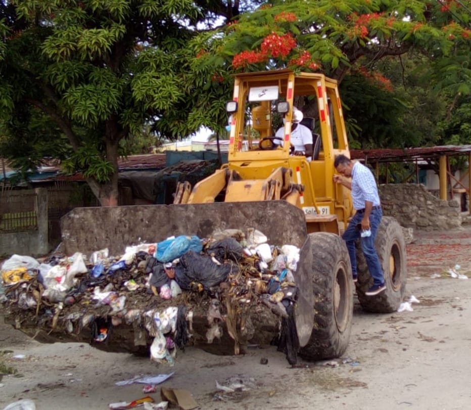 Alcaldía de Boca Chica recoge cientos de toneladas de basura