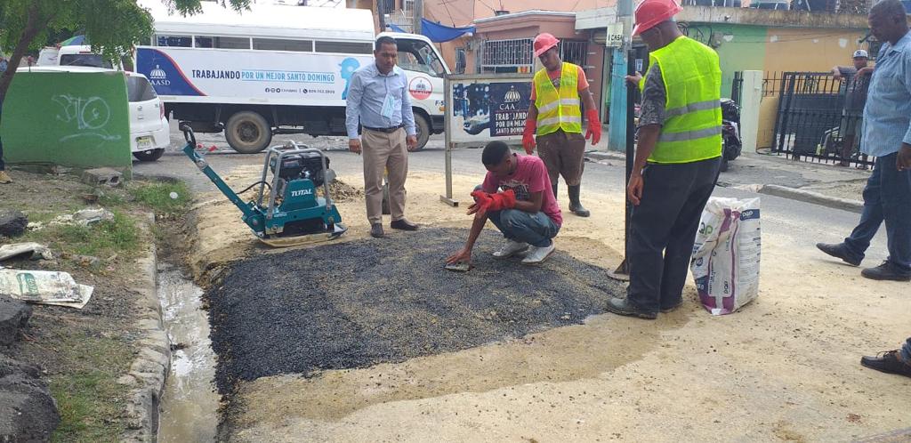 CAASD deja en el pasado hacer excavaciones y dejar calles destruidas