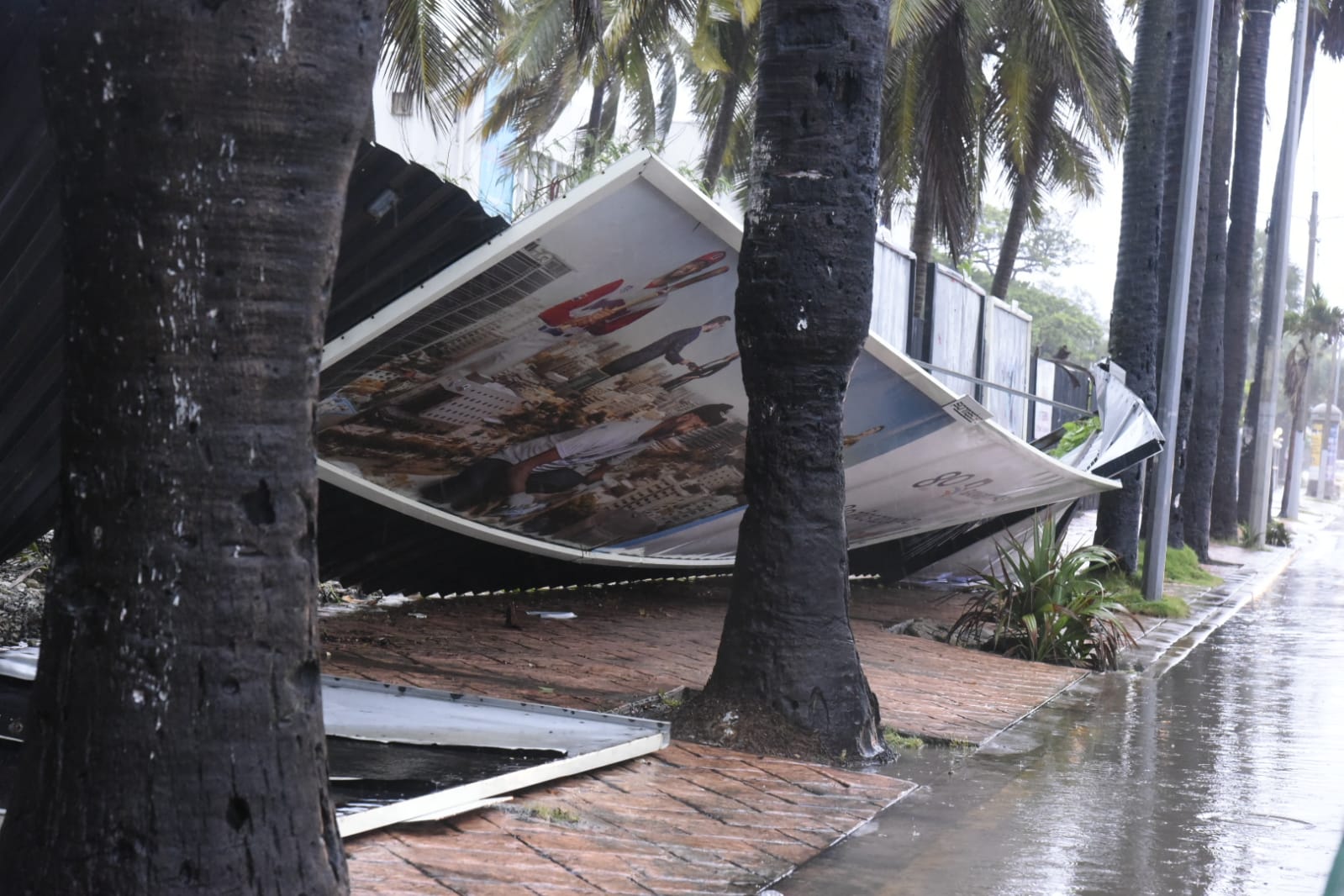 La tormenta tropical Fred se debilita a su paso por la República Dominicana