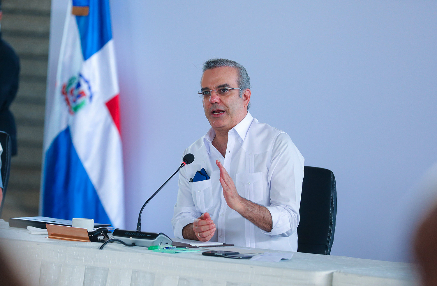 El presidente dominicano aconseja a sus compatriotas no ir a Haití por crisis