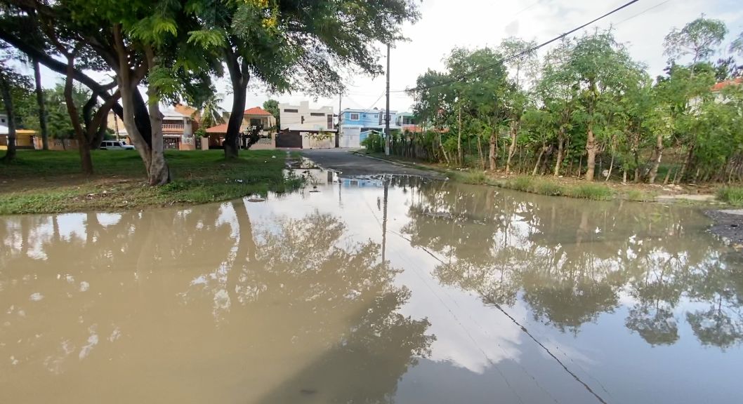 Bautizan inmenso charco de agua con el nombre de “Manuel Jiménez”