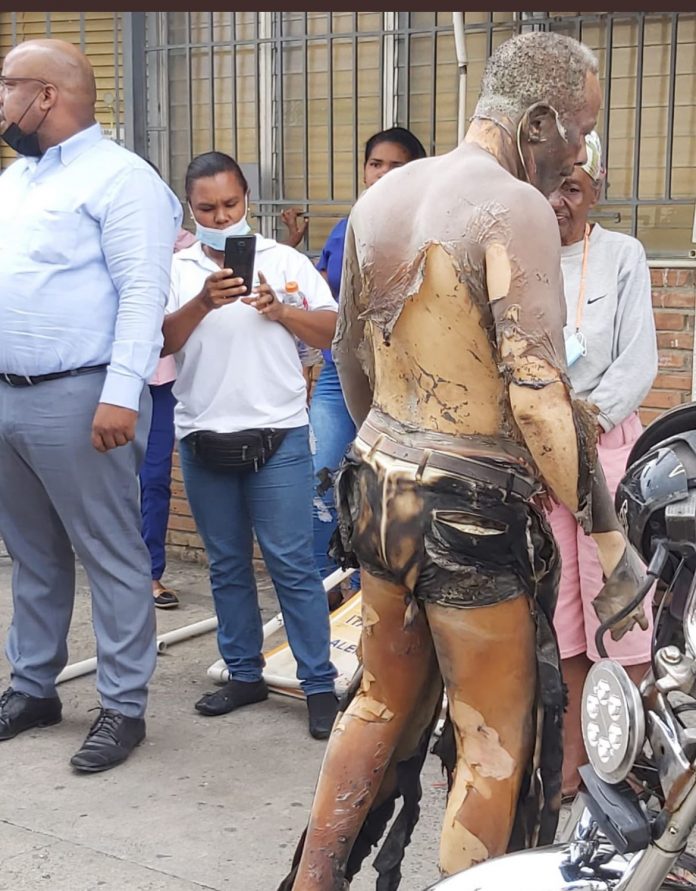 Hombre se prendió en fuego frente al Palacio de Justicia