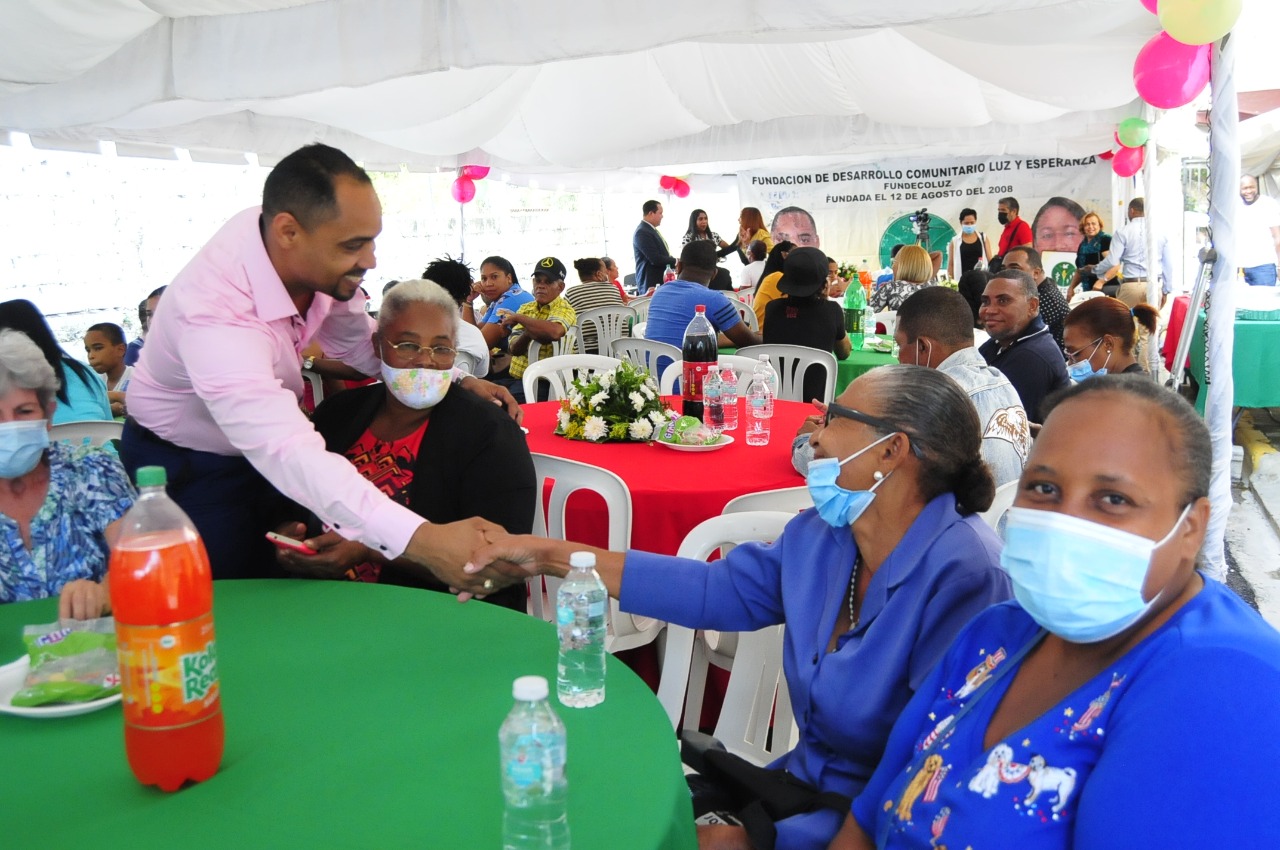 Fundación realiza tradicional cena navideña