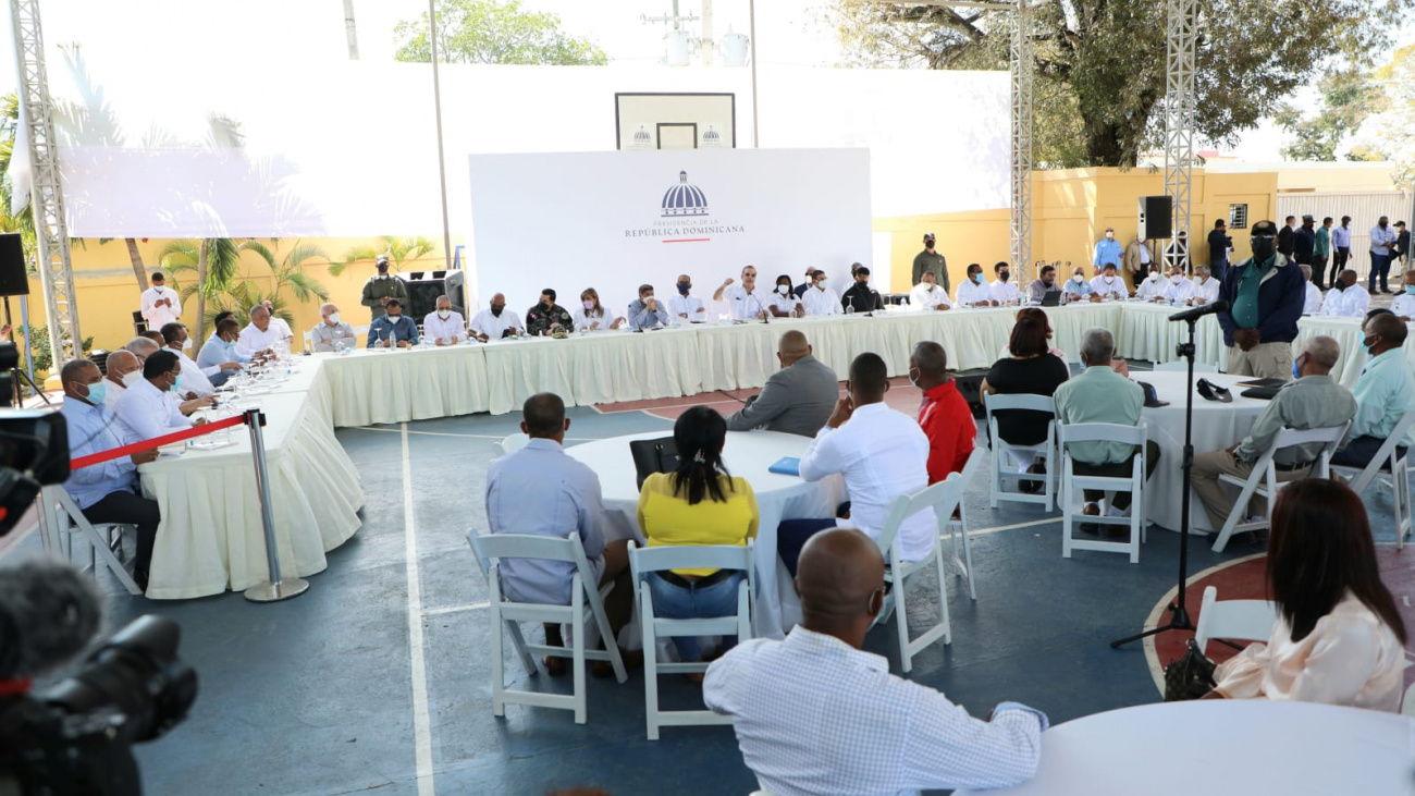 Presidente anuncia construcción de obras en Elías Piña