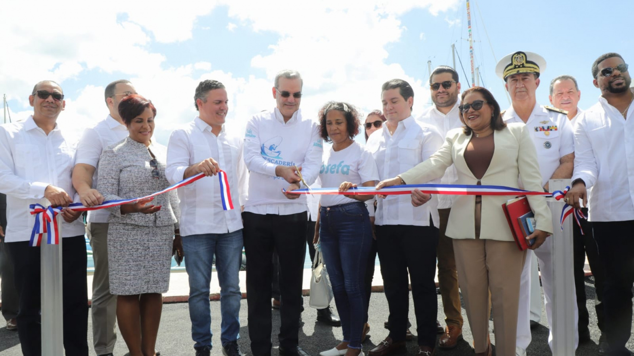 Presidente inaugura el muelle pesquero de Boca Chica