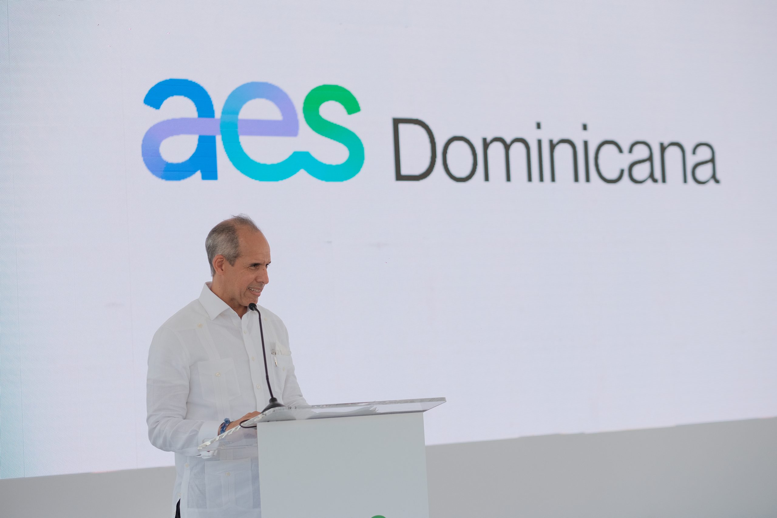 AES Dominicana dona instrumentos musicales para apertura de Escuela de Bellas Artes