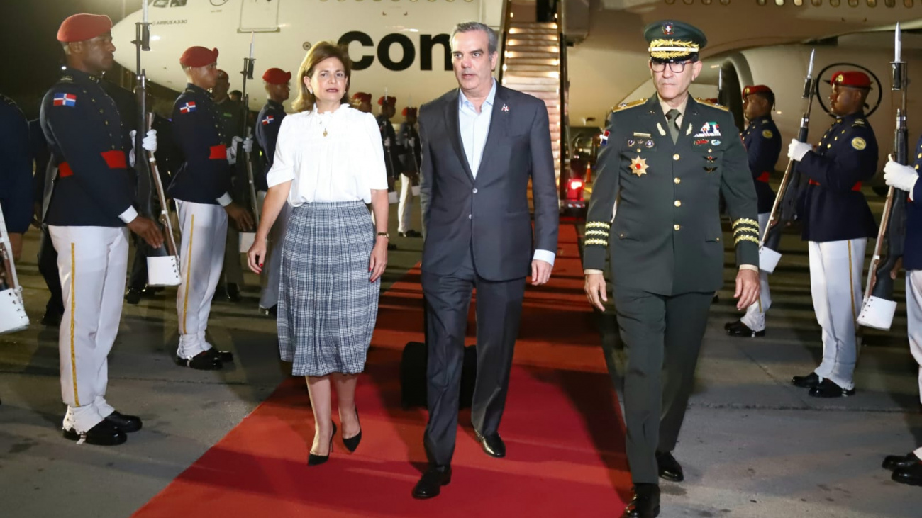 Presidente Abinader regresa al país