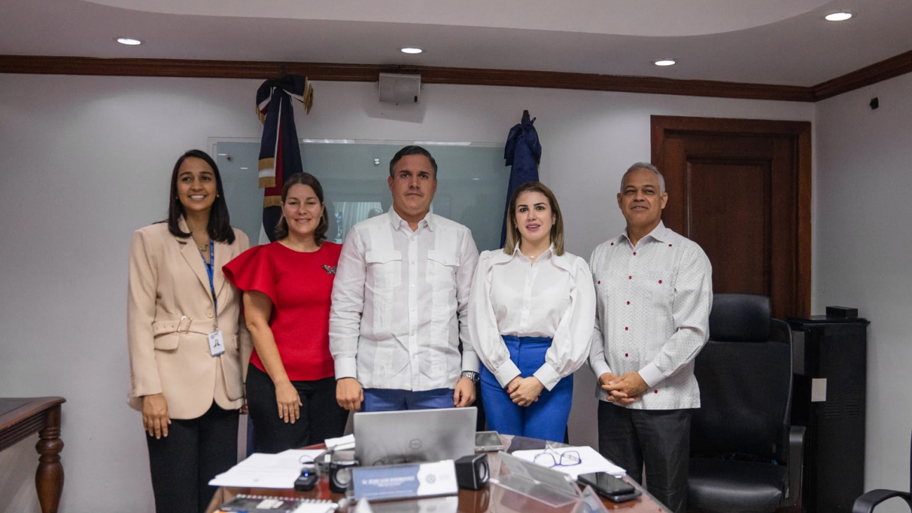 APORDOM y Universidad Marítima de Panamá firman convenio