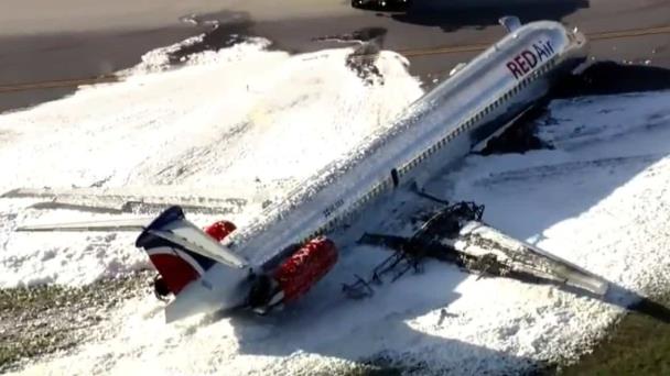 Avión que salió de República Dominicana se accidenta en aeropuerto de Miami