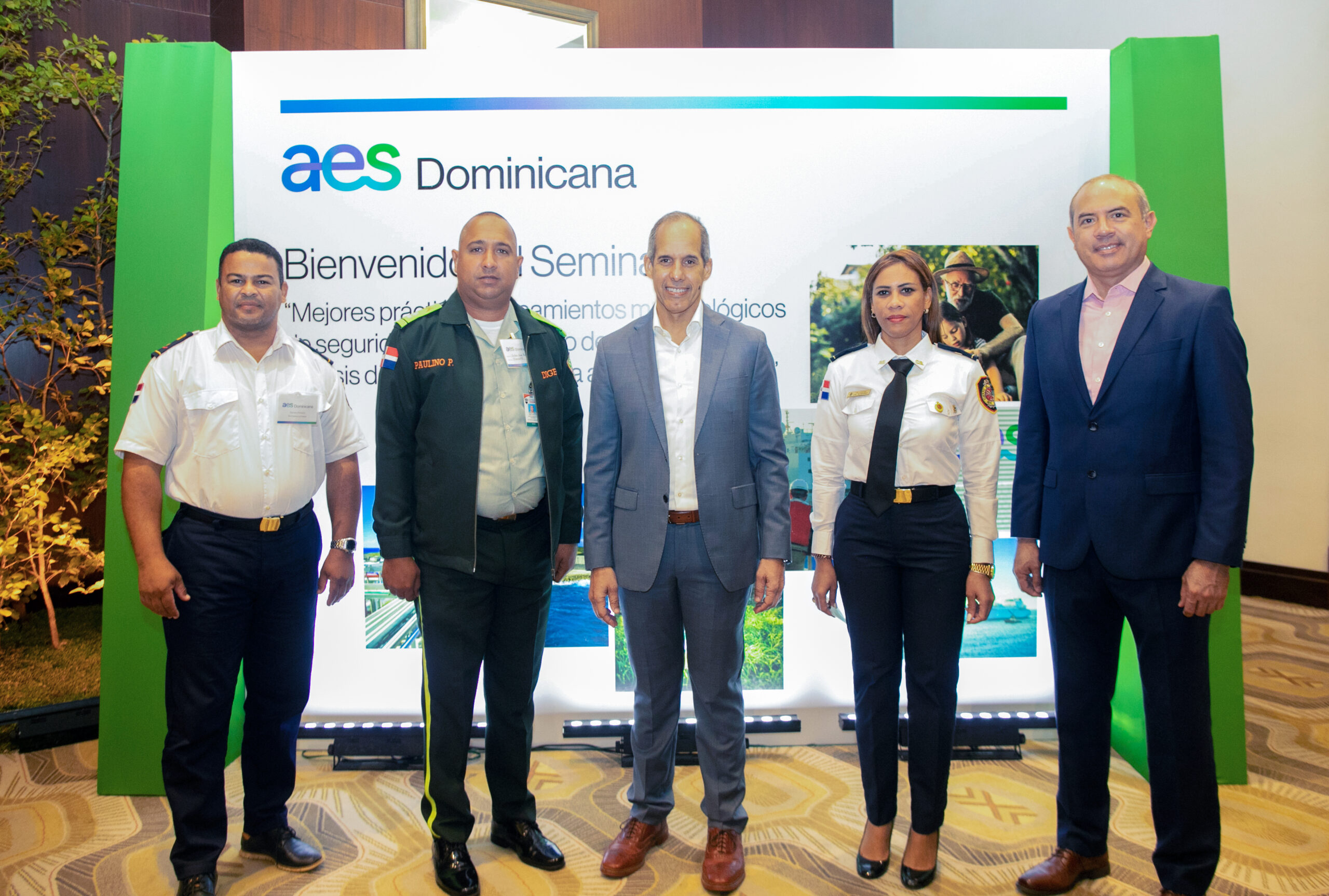 AES Dominicana capacita a clientes y organismos de emergencia