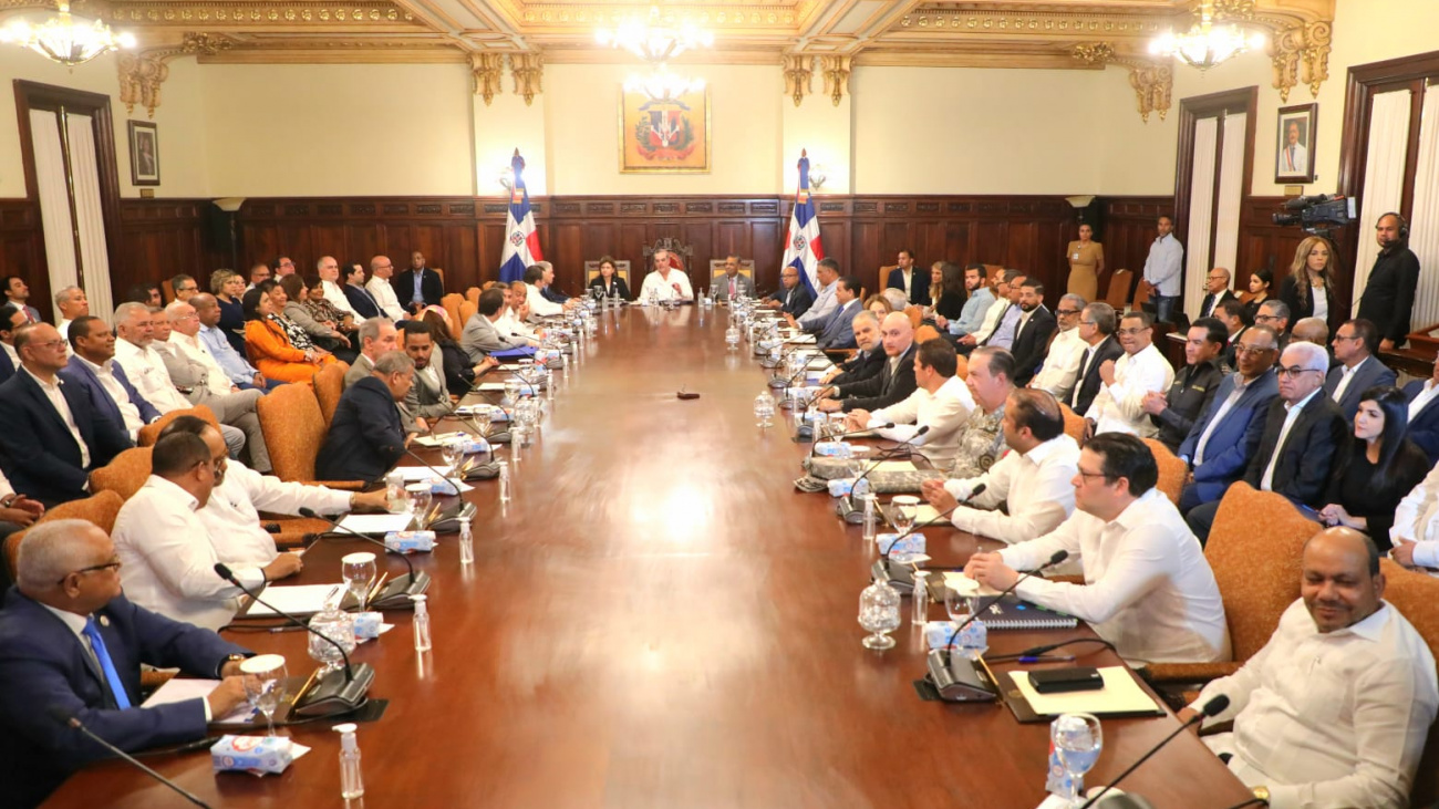 Presidente Luis Abinader encabeza Consejo de Ministros y Directores en el Palacio Nacional