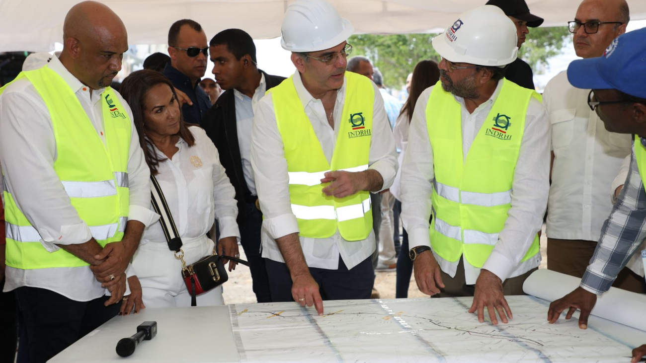 Presidente deja iniciados trabajos construcción proyecto habitacional en SFM