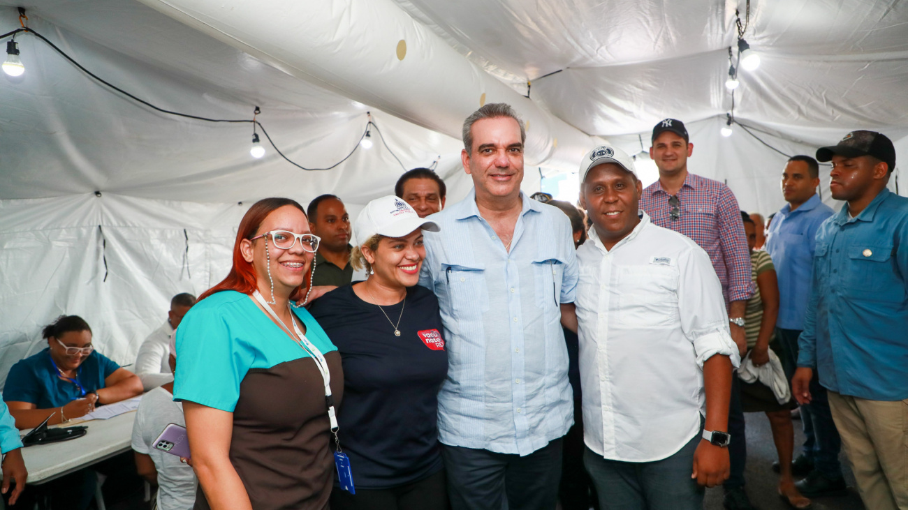 Presidente Abinader recorre municipio de Sánchez