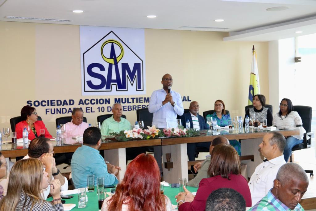 La Fuerza del Pueblo realiza encuentro con periodistas, comunicadores, e influencers de SDE