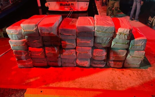 Incautan 900 kilos de cocaína y detienen a 4 personas al sur de Puerto Rico