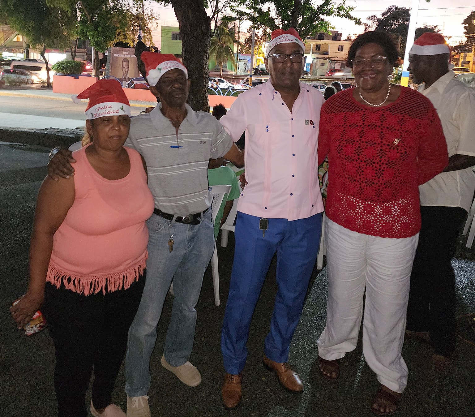 Regidor Abel Matos celebra tradicional cena navideña