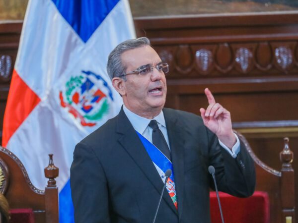 Presidente dominicano destaca el crecimiento económico en medio de la crisis