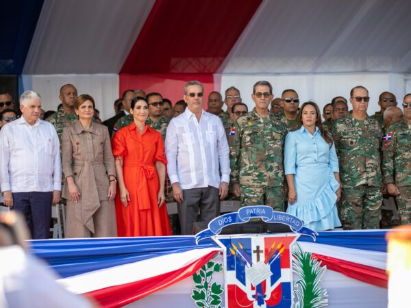 Presidente Abinader encabeza desfile militar