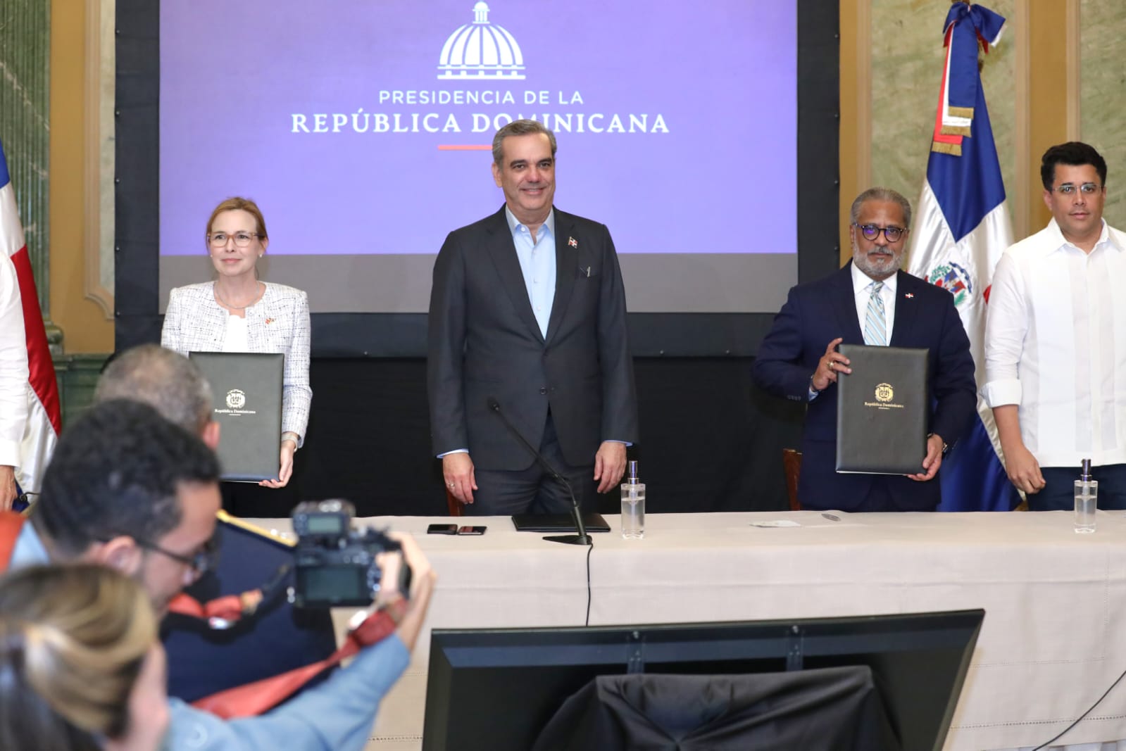 República Dominicana y Canadá firman nuevo acuerdo de transporte aéreo
