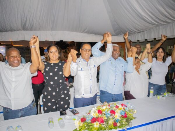 César Aquino inaugura oficina política