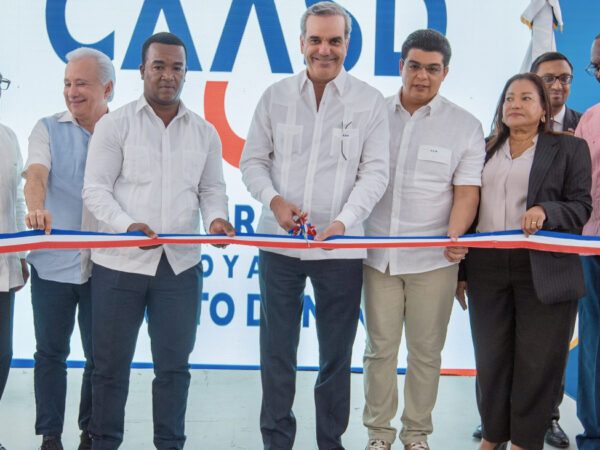 Presidente Abinader inaugura cañada saneada